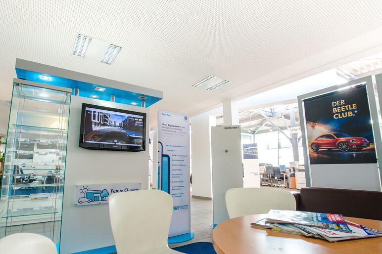 showroom-image-top