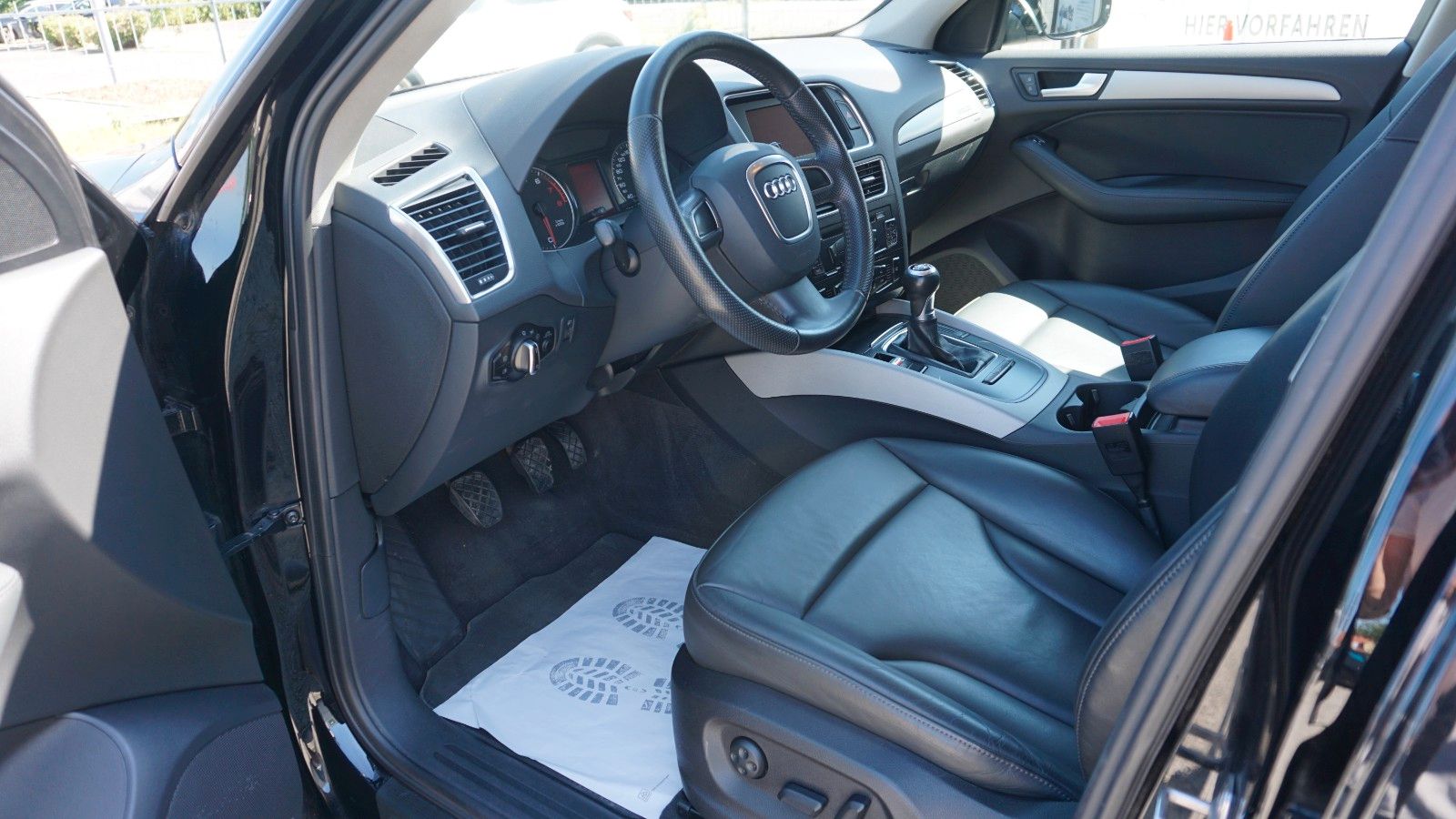 Fahrzeugabbildung Audi Q5 2.0 TFSI  quattro, Leder, SHZ, 8 fach bereift
