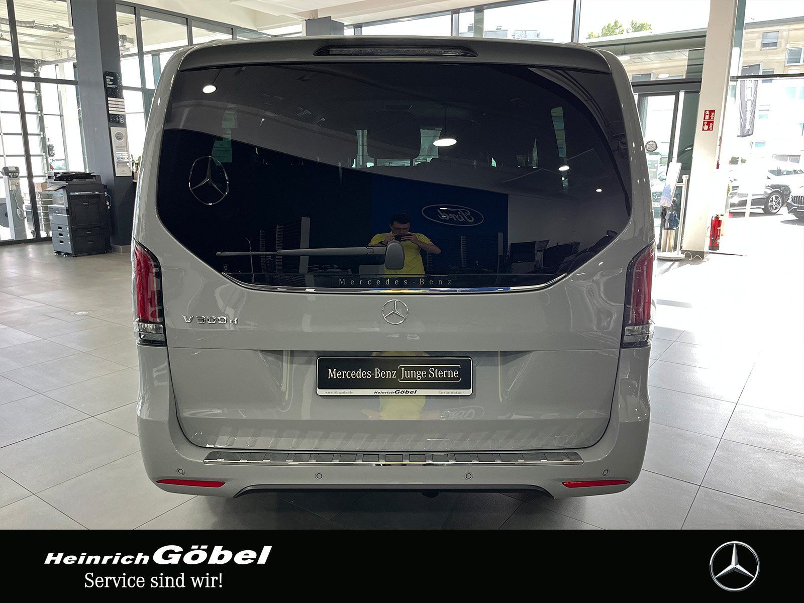 Fahrzeugabbildung Mercedes-Benz V 300 d lang AMG+360°+FAHRASSIST+AHK+MULTIBEAM