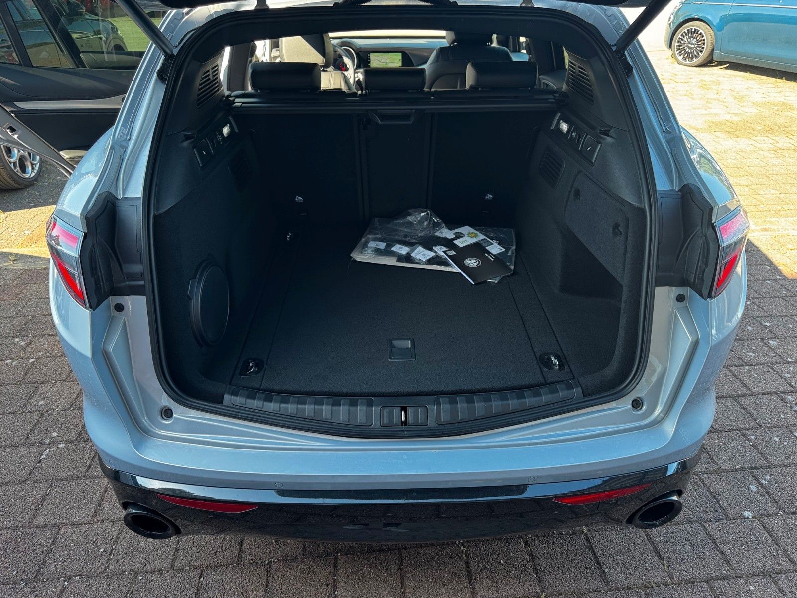 Fahrzeugabbildung Alfa Romeo Stelvio VELOCE 2.2 Diesel 210PS MEMORY HARMAN K