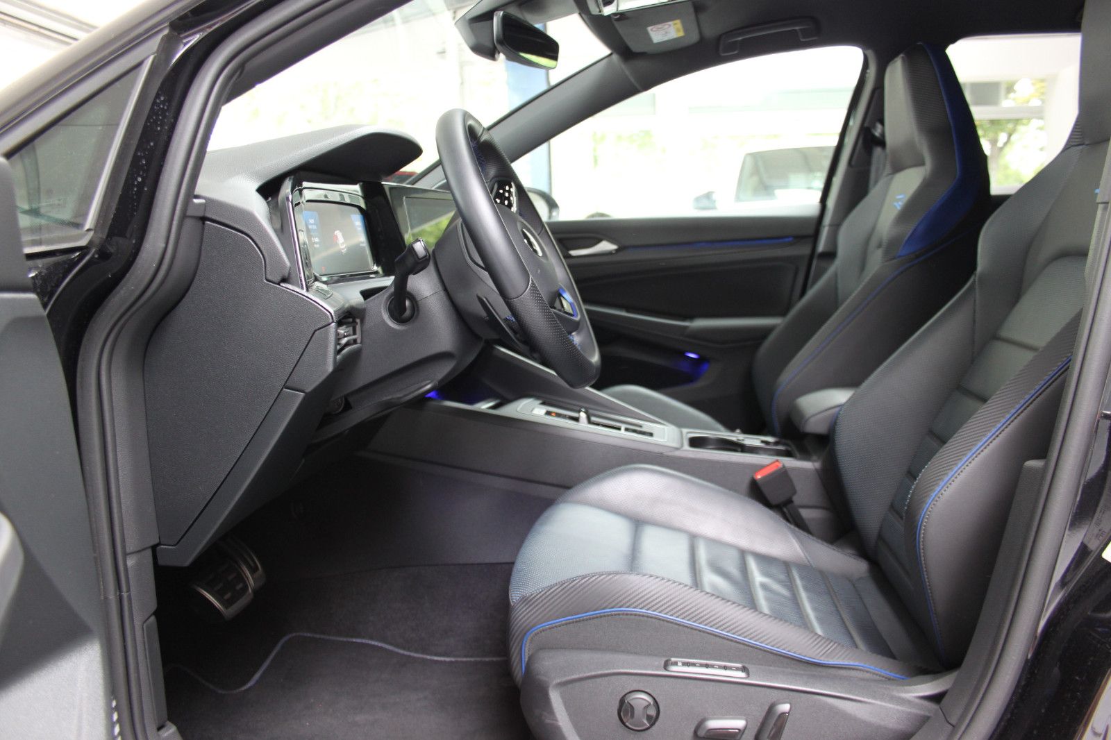 Volkswagen Golf VIII Lim. R BLCKSTYLE DSG LEDER R-PERFO-PAK foto 4