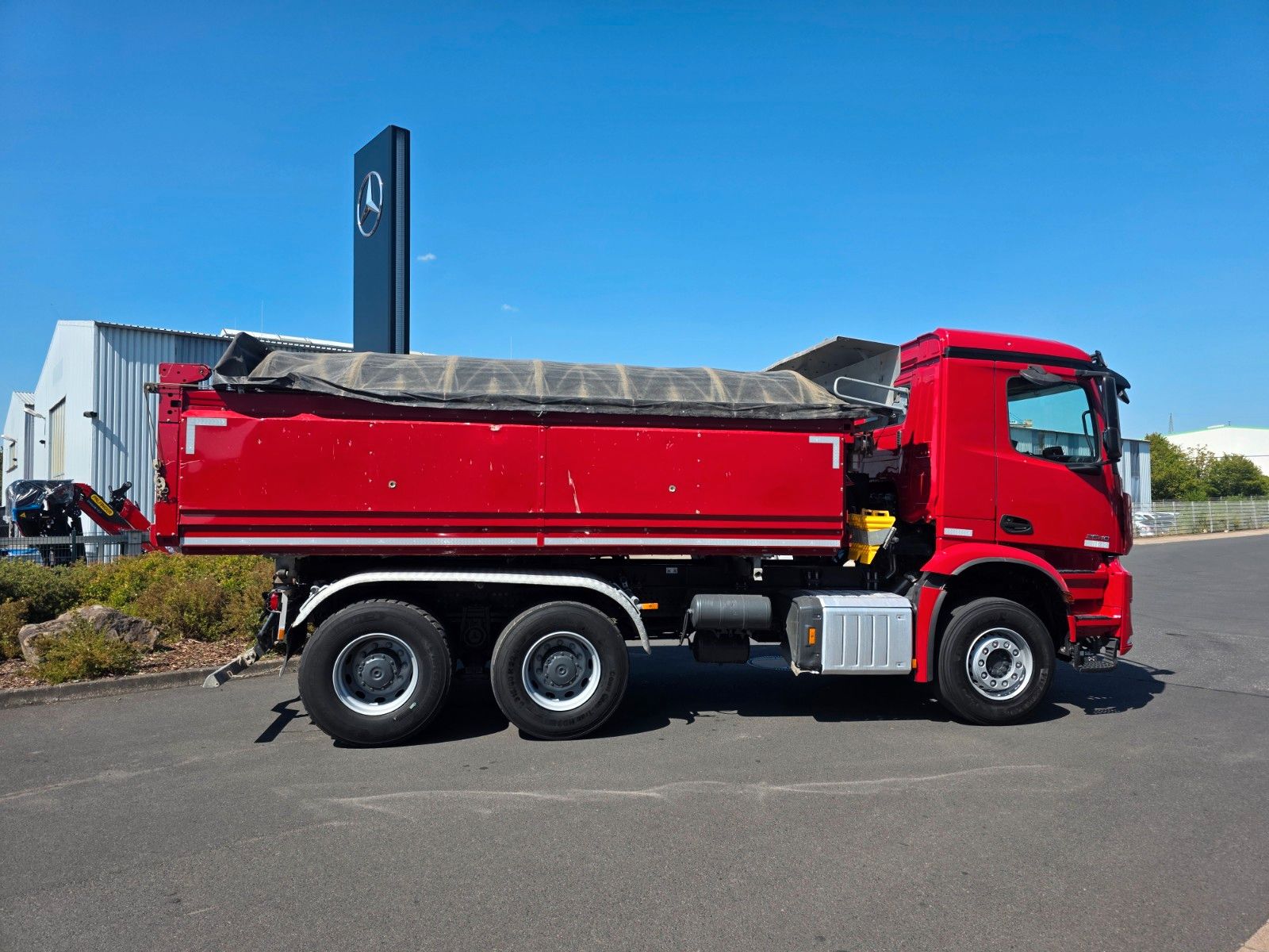 Fahrzeugabbildung Mercedes-Benz Arocs 2648 K 6x4 Thermo-Kipper + Bordmatik