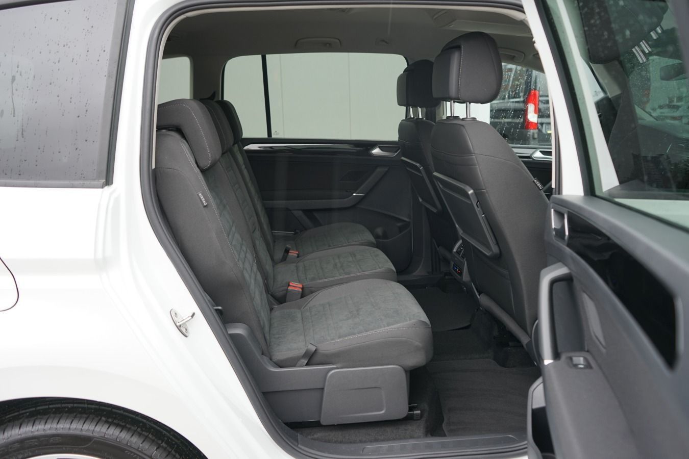 Volkswagen Touran Highline 2.0 TDI 150 PS DSG AHK DYNAUDIO foto 5