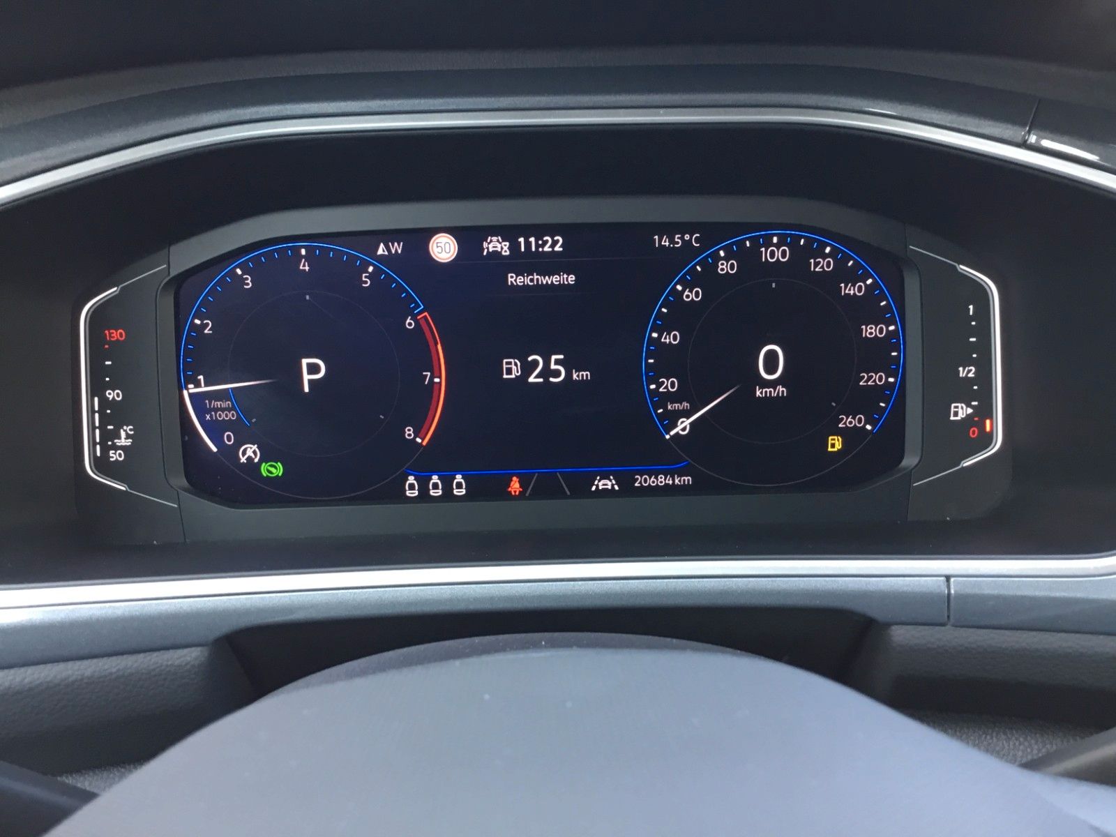 Fahrzeugabbildung Volkswagen T-Roc 1.5 TSI DSG Style+AHK+LED+ACC+17"+Kamera