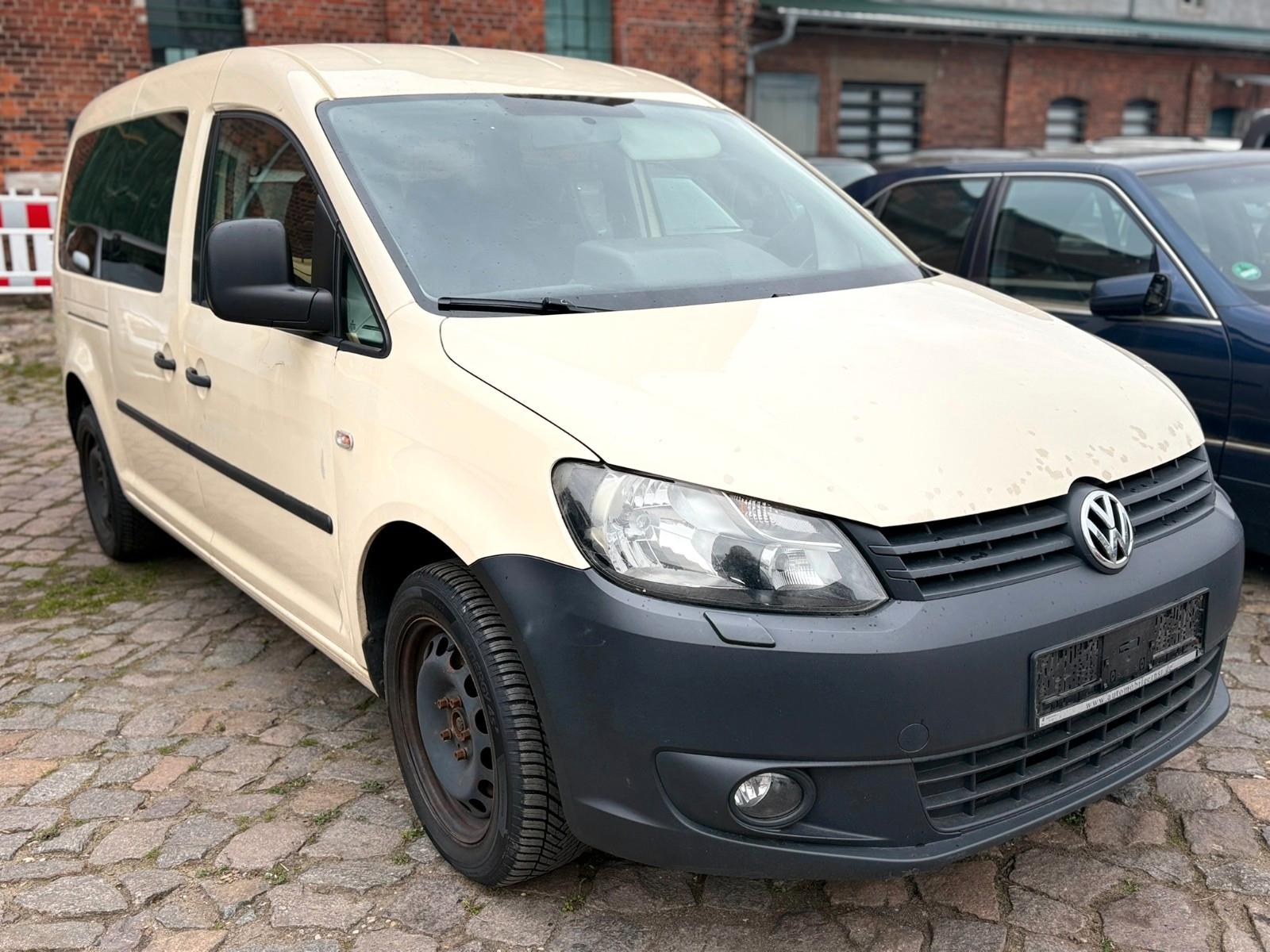 Volkswagen Caddy 2011 — rear view