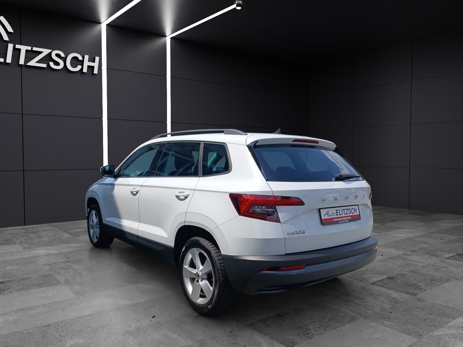 Fahrzeugabbildung SKODA Karoq TSI Ambition  DSG LED Navi GRA PDC SH LM