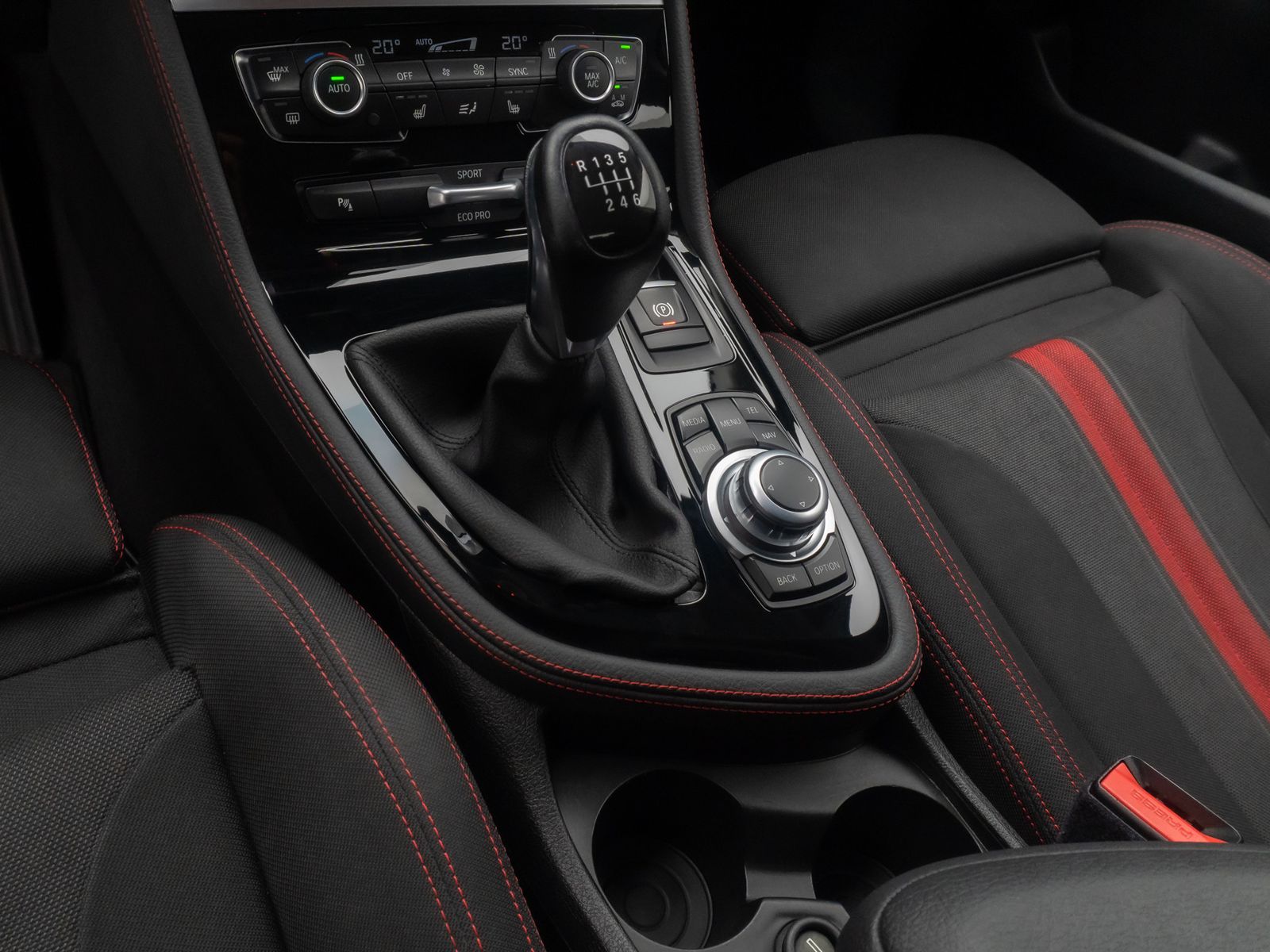 Fahrzeugabbildung BMW 218i Active Tourer Sport Line ParkAssis Navi LED
