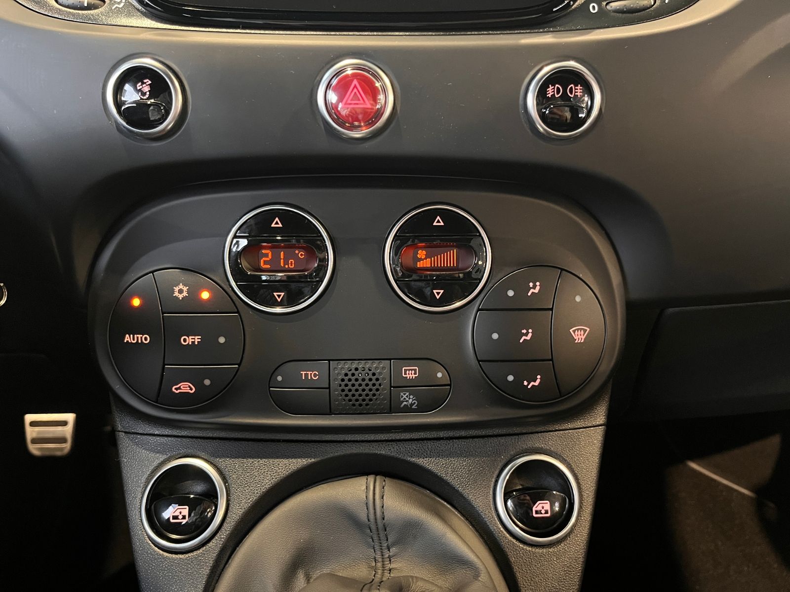 Fahrzeugabbildung Abarth 695 Turismo KLIMA NAVI LEDER ALU