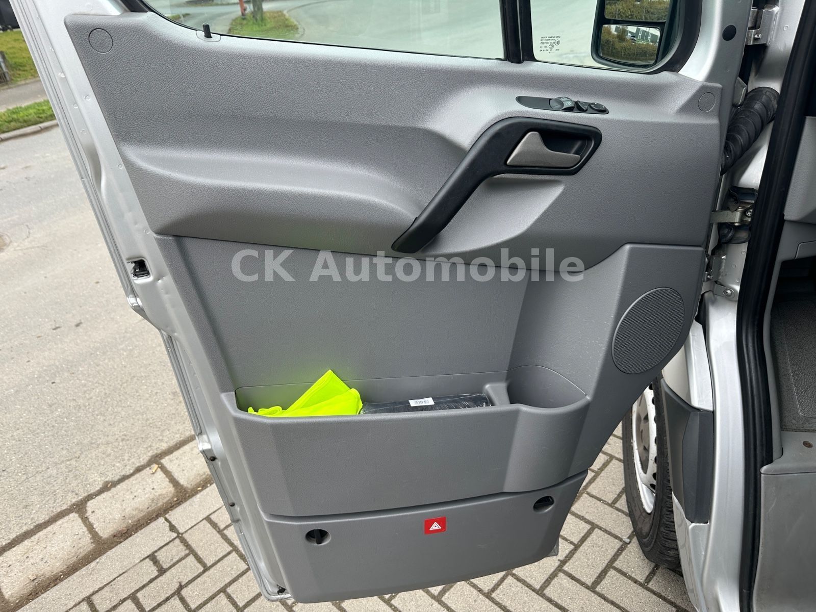 Fahrzeugabbildung Mercedes-Benz Sprinter II Kombi 315 CDI/9 Sitze/Klima/Tempomat