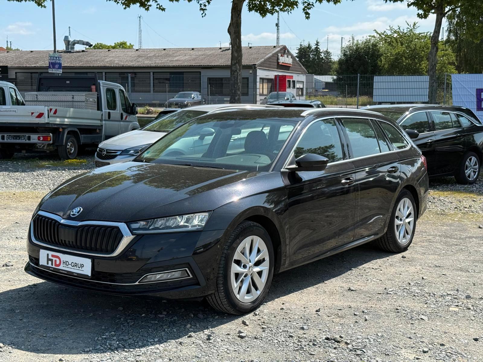 Skoda Octavia Combi First Edition*MEMORY*LED*NAVI*AHK*