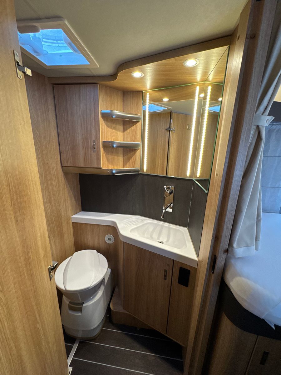 Fahrzeugabbildung Knaus SKY TI 700 MEG PLATINUM SELECTION HEAD-UP 1.HAND