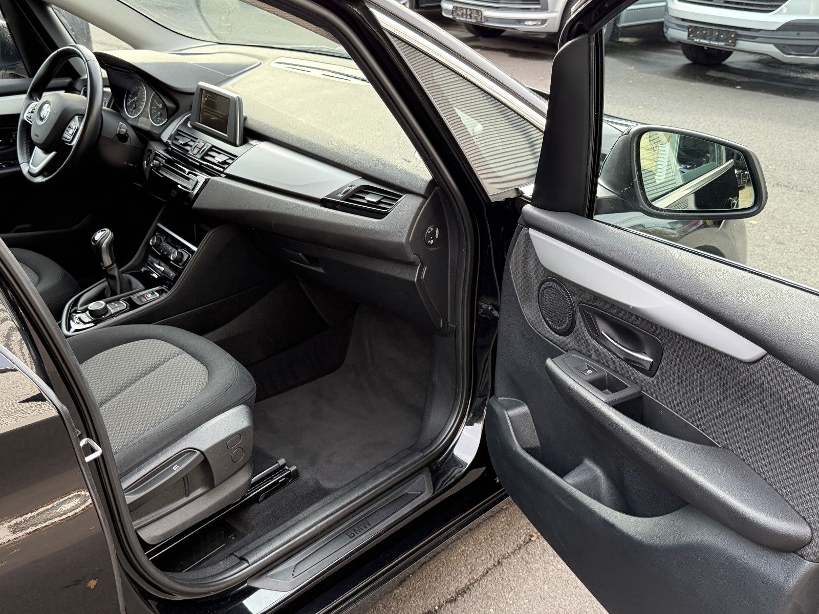 Fahrzeugabbildung BMW 218 Active Tourer Advantage GRA LED PDC SHZ