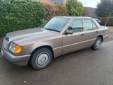 Mercedes-Benz 230E Oldtimer - : Braun, Mercedes