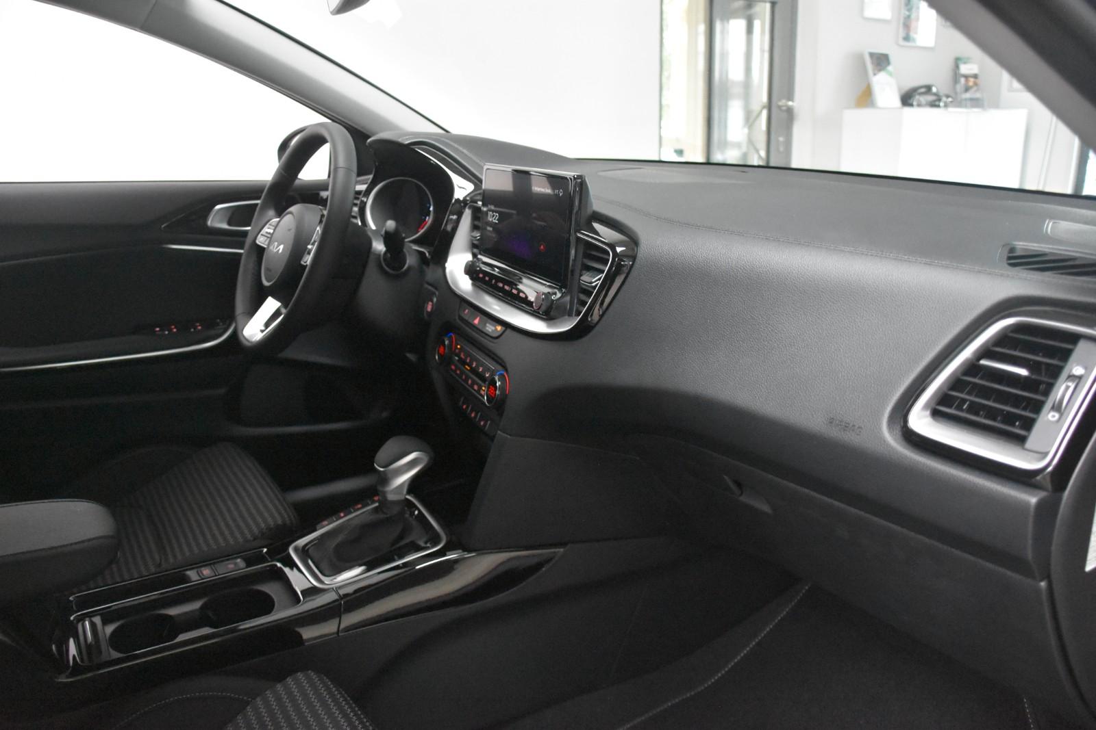 Kia Ceed SW Ultimate Edition DCT Navi Kamera SCC