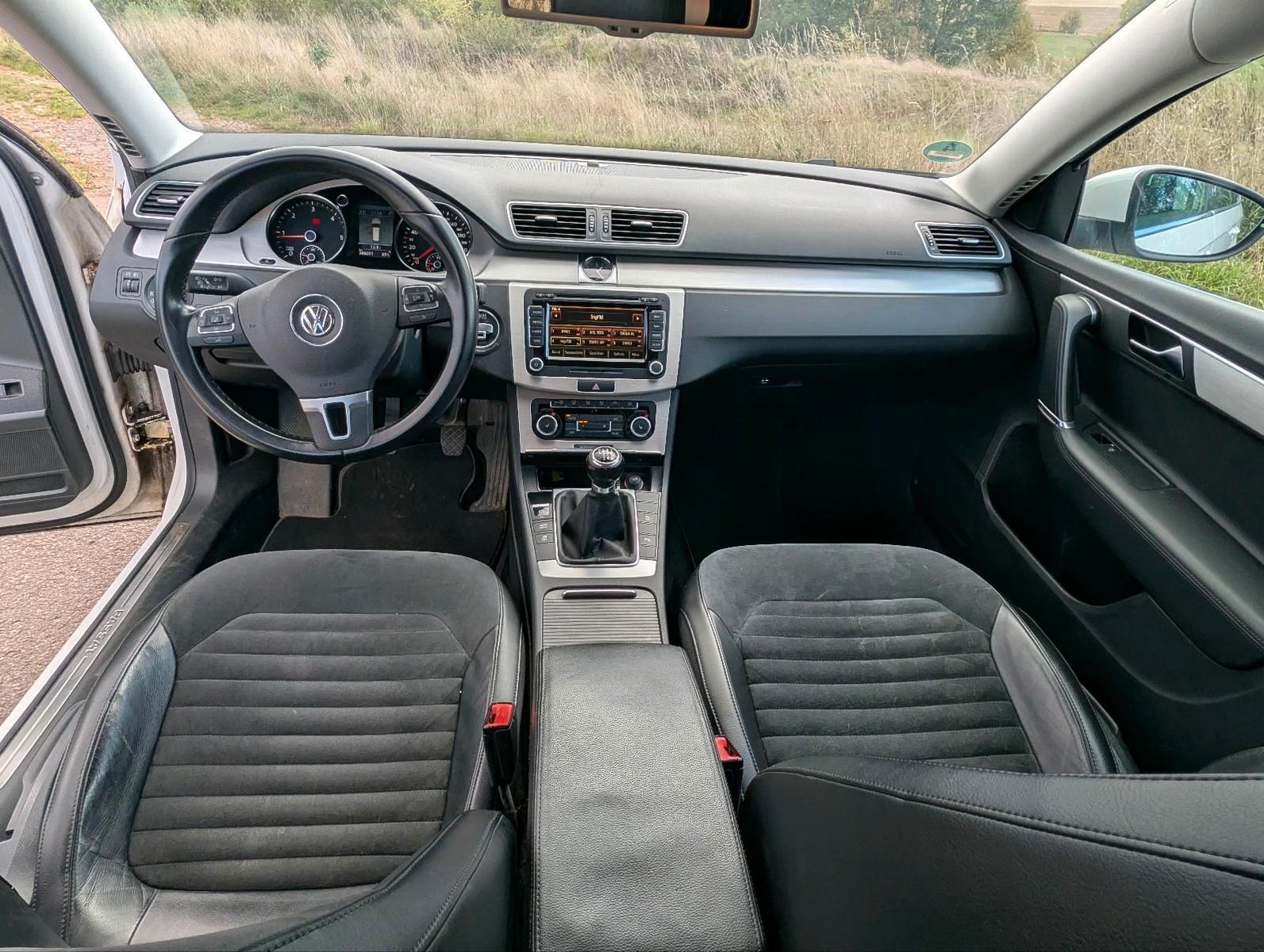 Volkswagen Passat 2011 — photo 7