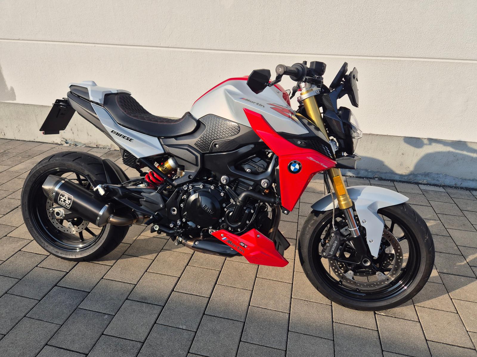 BMW F 900 R mit endloser Ausstattungsliste 1. Hd.