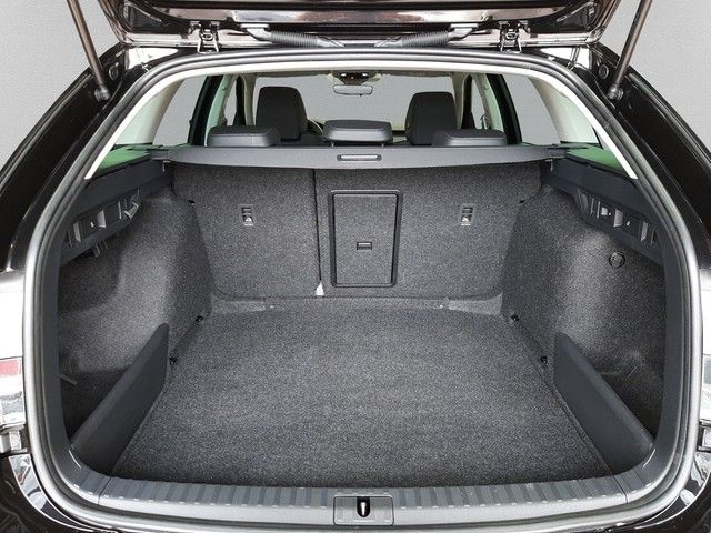 Fahrzeugabbildung Skoda Octavia Combi Selection 2.0TDI AHK HuD Leder Nav