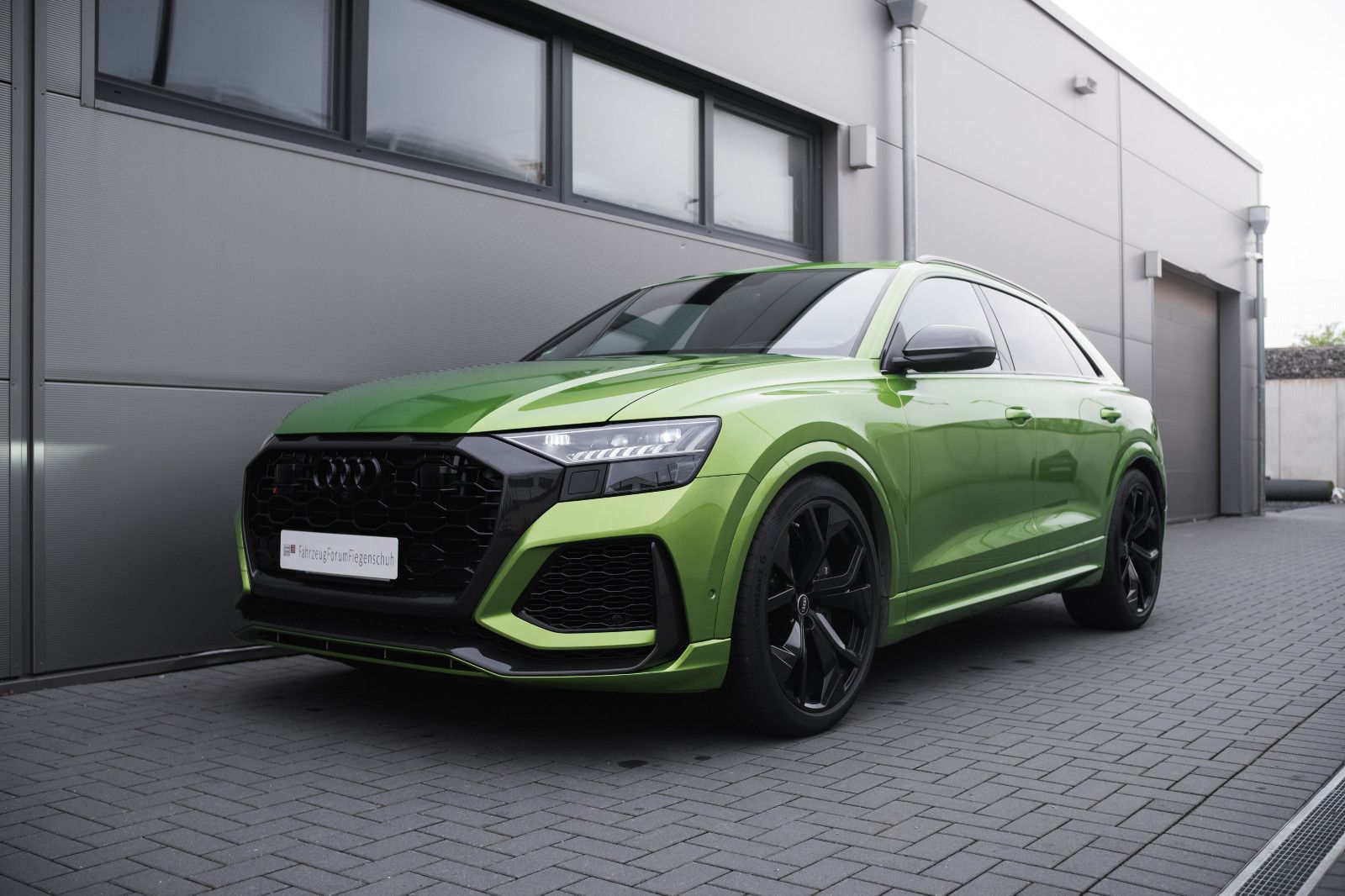 Fahrzeugabbildung Audi RSQ8  4.0 TFSI quattro-Keramik-Matrix-LED-Sitzb.