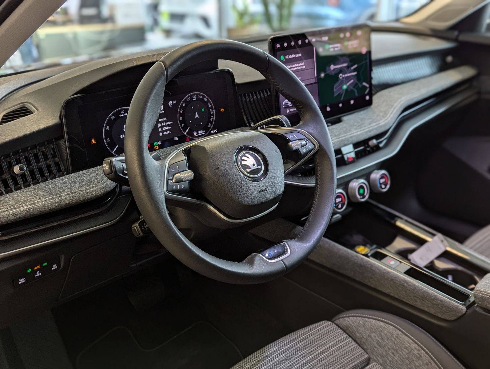 Fahrzeugabbildung SKODA Superb 2.0TDI DSG 4x4 Pano Matrix ACC AHK 5J Gar
