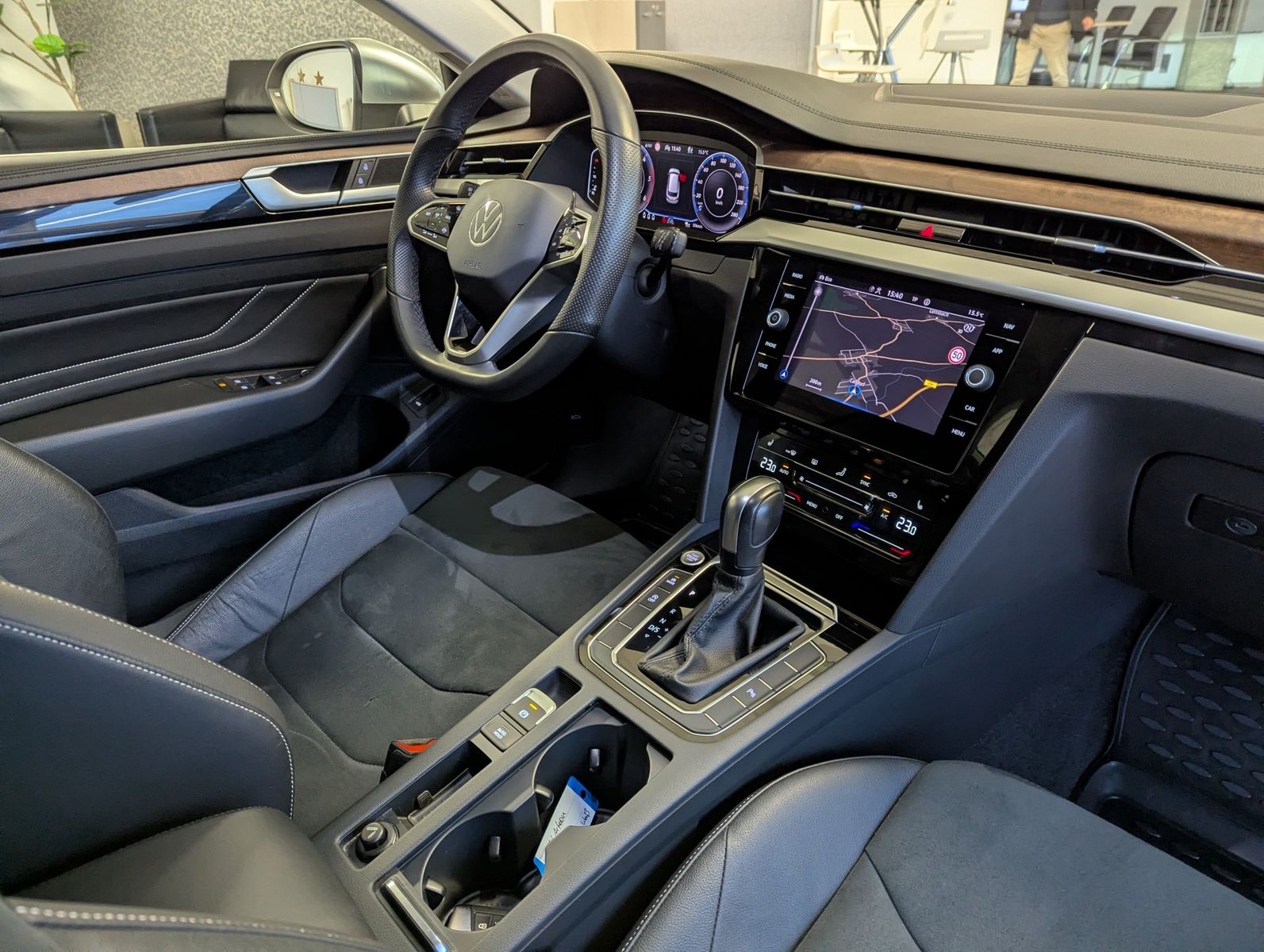 VW Arteon 2.0 TDI DSG SB Virtual LED Kamera AHK 18" - Image 11