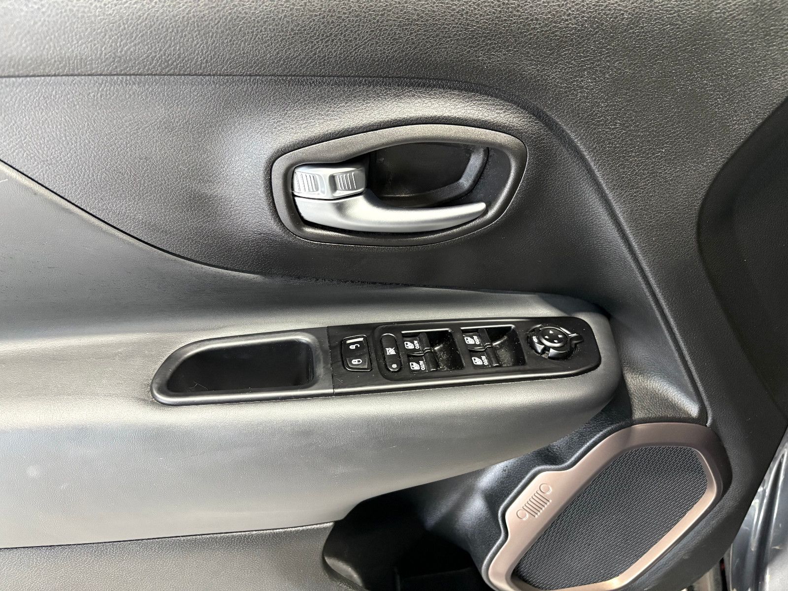 Fahrzeugabbildung Jeep Renegade Longitude Mild-Hybrid FWD/ACC/NAVI/KAM