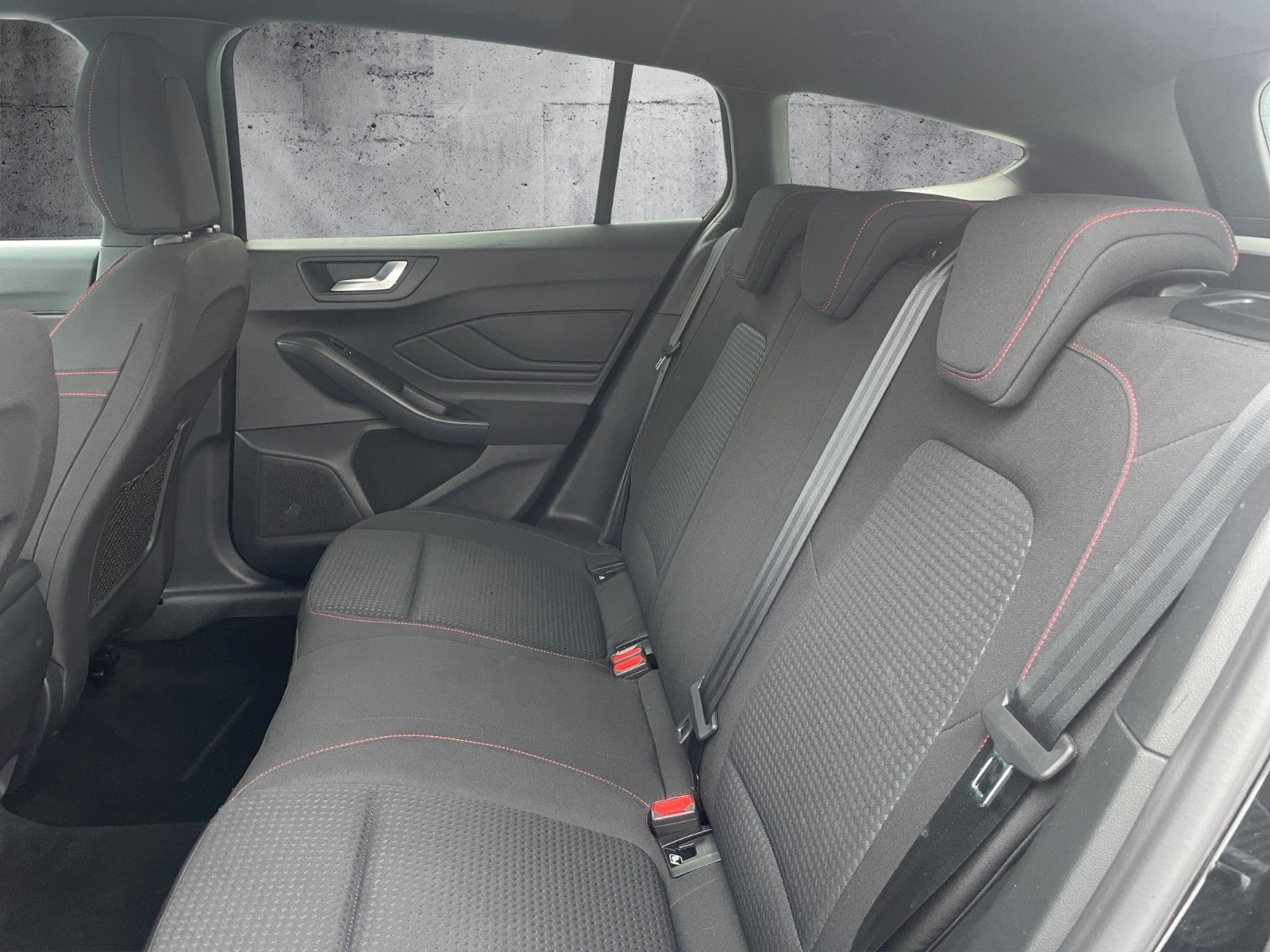 Fahrzeugabbildung Ford Focus Turnier ST-Line