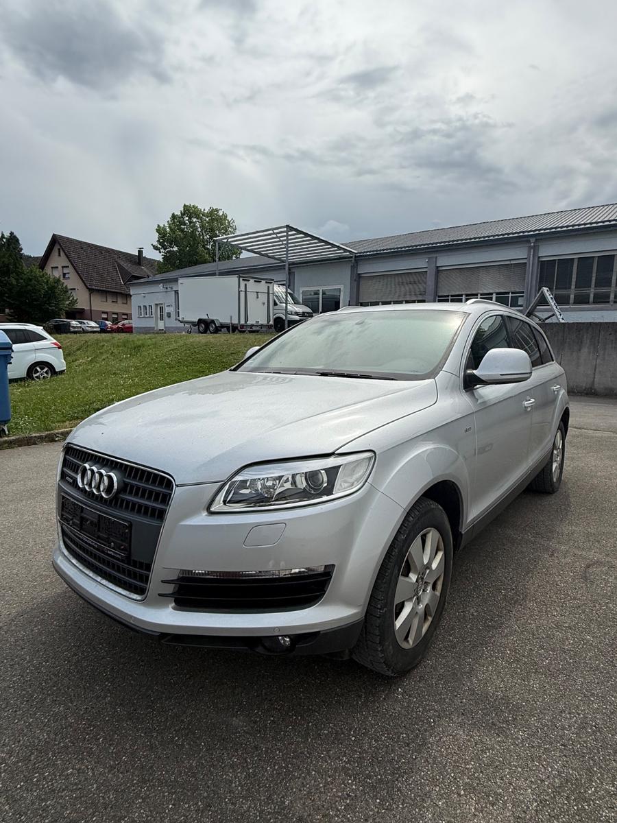 Audi Q7 3.0 TDI S LINE*KAM*7.SITZER*AHK*