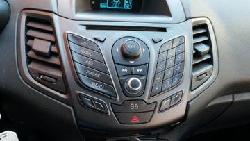 Fahrzeugabbildung Ford Fiesta Sync Edition, Sitzheizung, PDC vo.+hi.