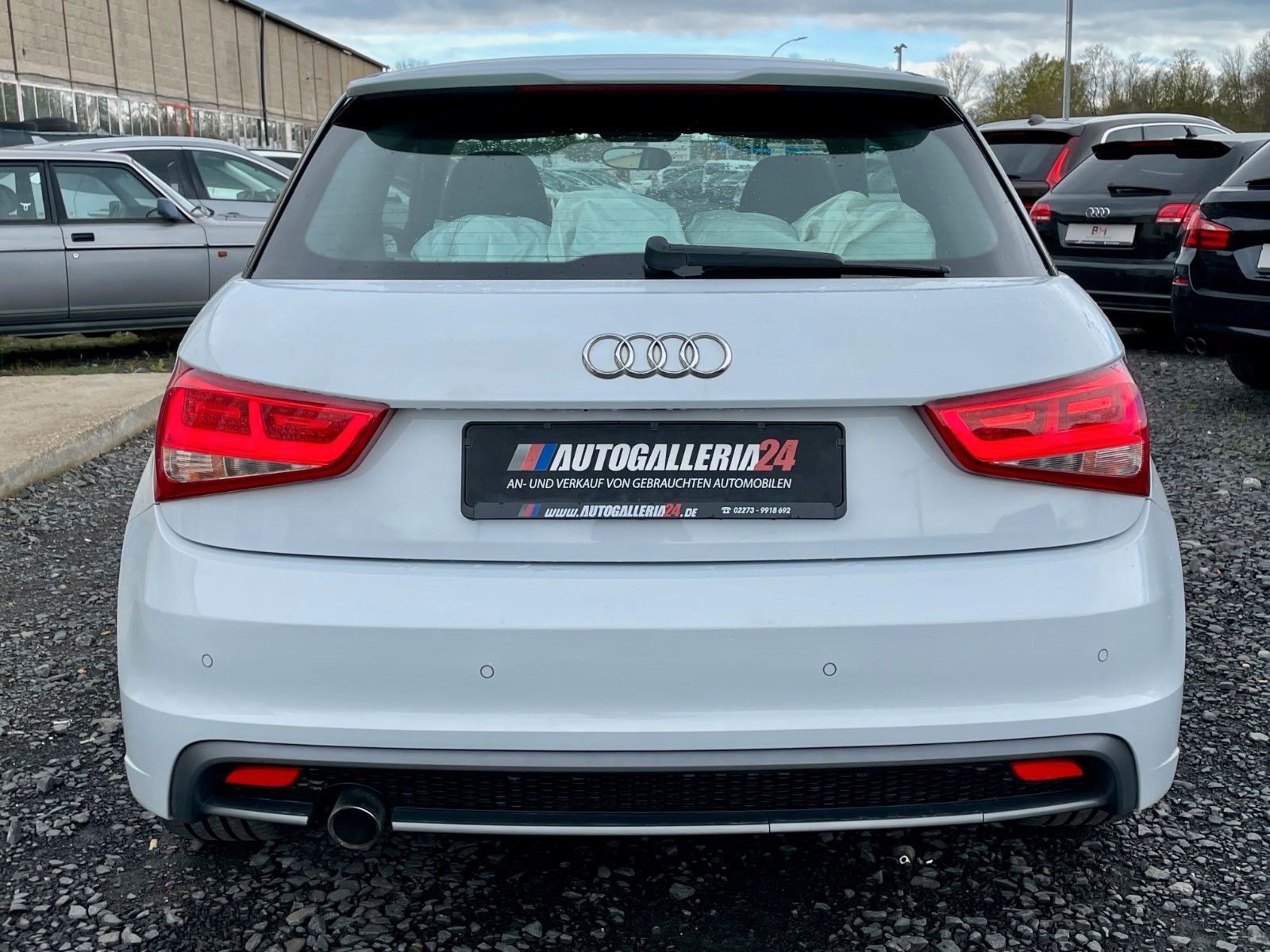 Fahrzeugabbildung Audi A1 1.6 TDI S-LINE Aut. Navi Xenon PDC SPORTPAKET