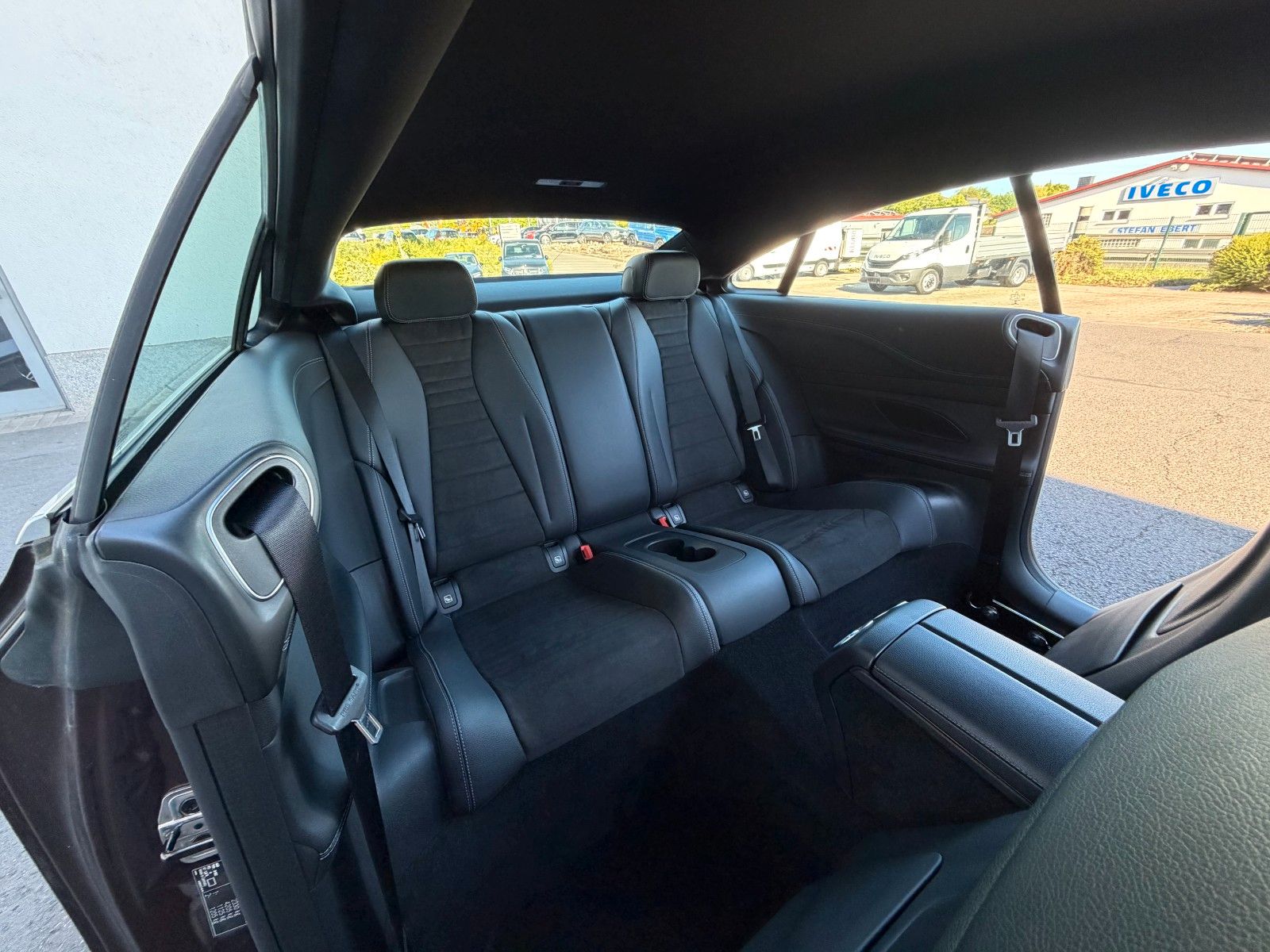 Fahrzeugabbildung Mercedes-Benz E 350 Coupe  AMG+Ambiente+RKamera+TotW+Alcantara
