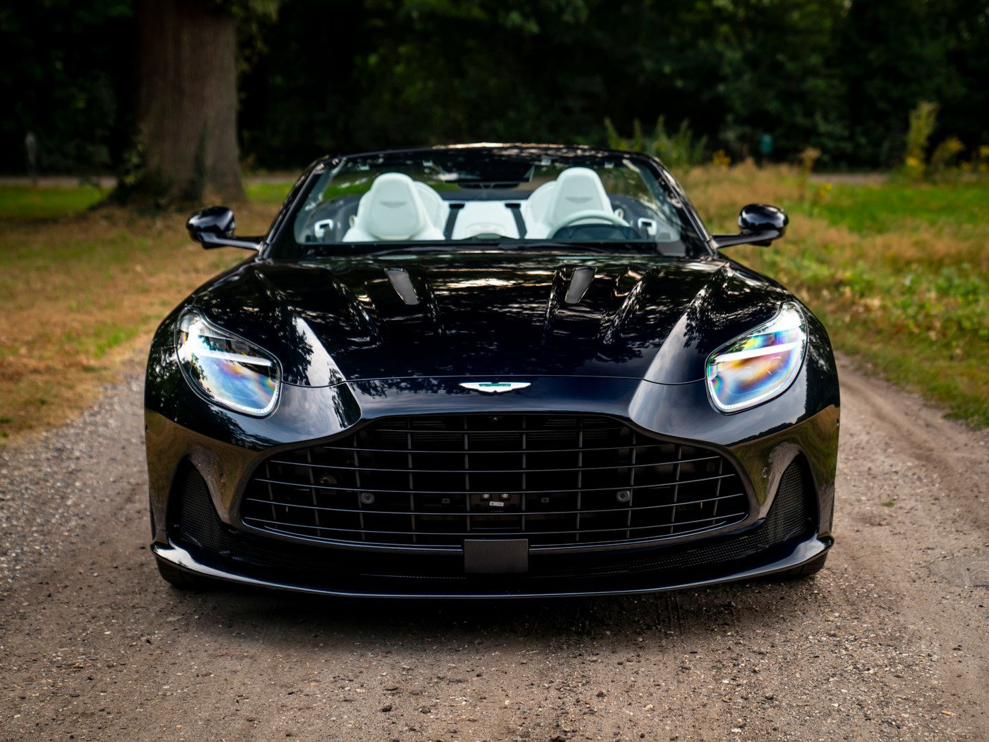 Aston Martin DB12 Volante 4.0 V8 | Bowers & Wilkins imagem 2