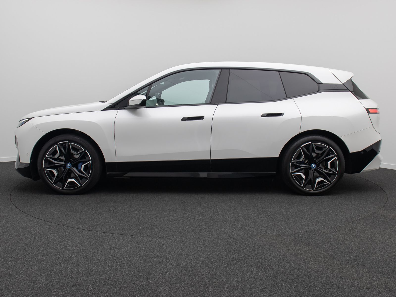 Fahrzeugabbildung BMW iX xD40 Sport 360&deg;SkyLounge DAB Laser H/K 22Zoll