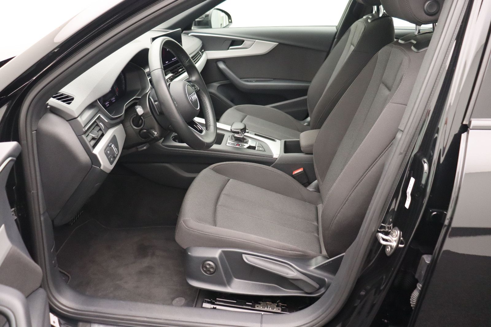 Fahrzeugabbildung Audi A4 Lim. 40 TDI advanced Kamera Optik Paket18"