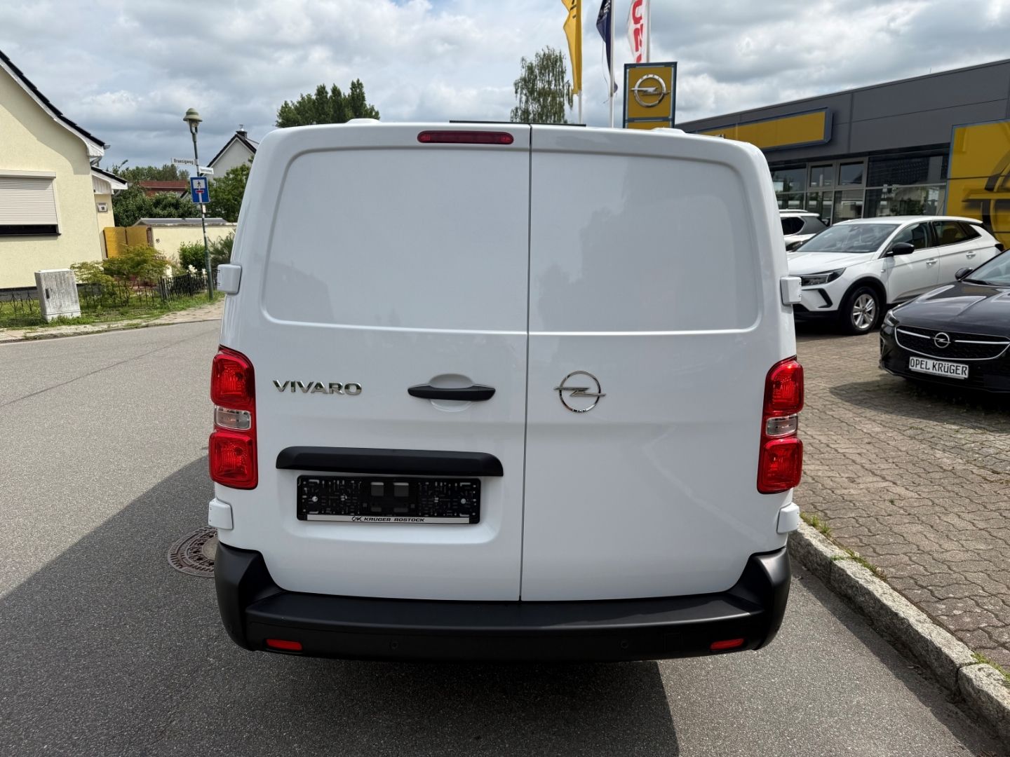 Fahrzeugabbildung Opel Vivaro 2.2 XL +SHZ+LHZ+Kamera+Laderaumschutz