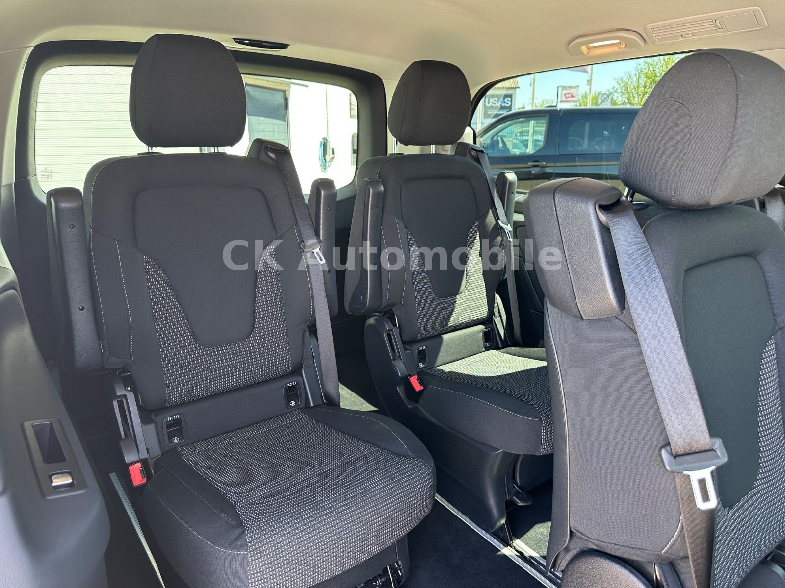 Fahrzeugabbildung Mercedes-Benz V 300d EDITION 4MATIC lang/7 Sitze/Navi/LED/AHK