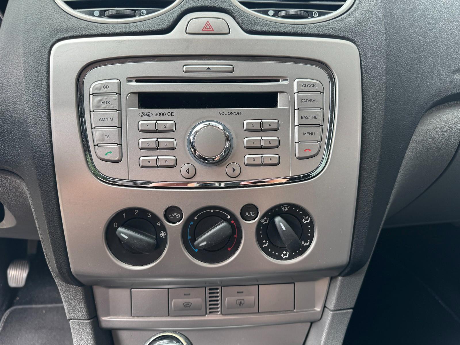 Ford Focus 2009 — photo 18