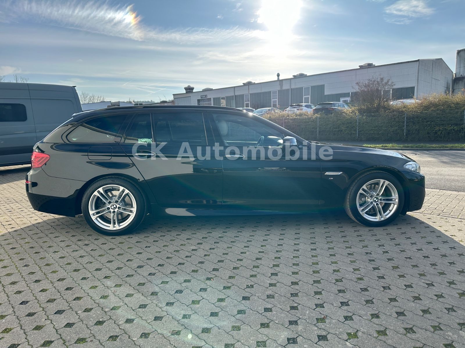 Fahrzeugabbildung BMW 520d Touring M-Sport/Shadow-Line/Navi/Pano/Kam.