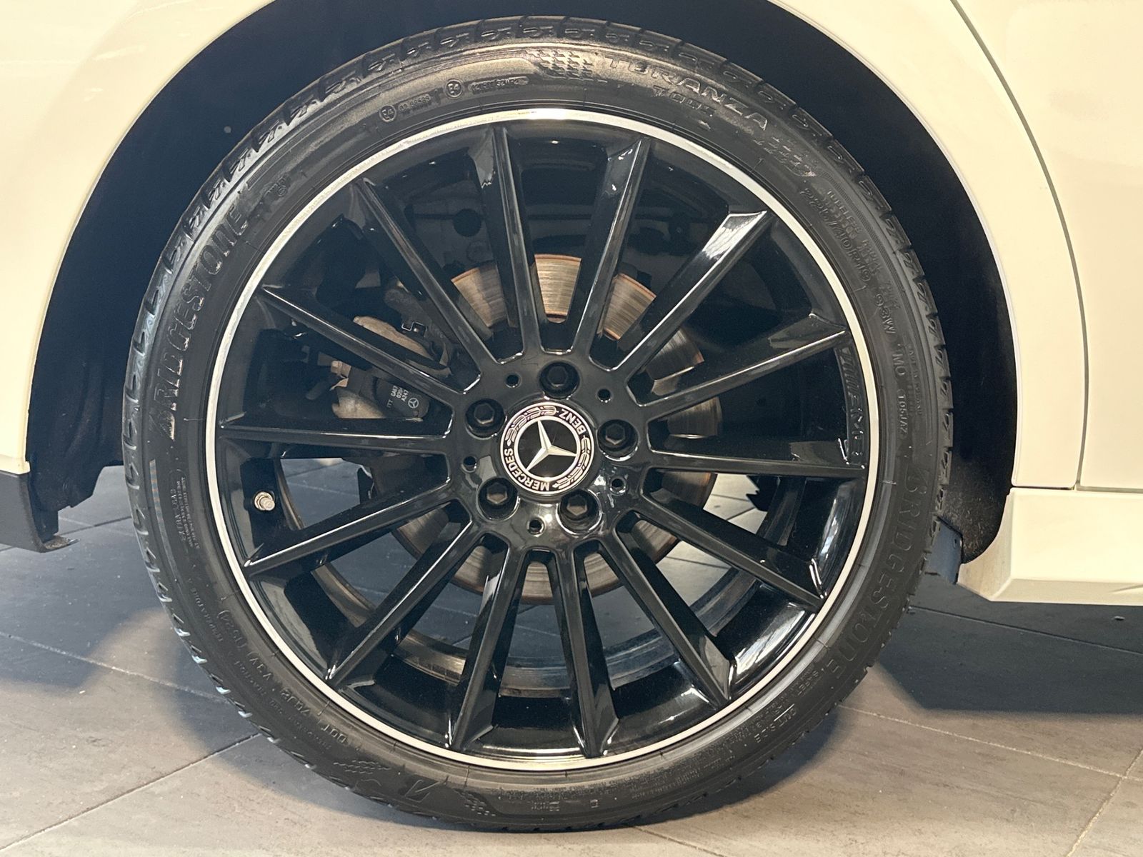 Fahrzeugabbildung Mercedes-Benz CLA 220 Shooting Brake d AMG Line Night-Paket