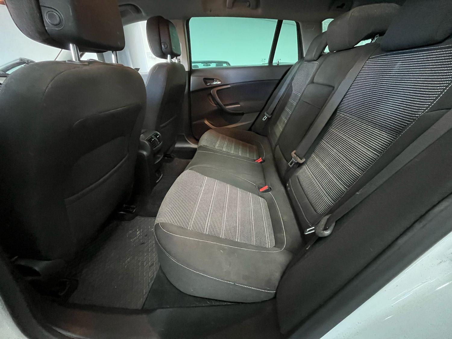 Opel Insignia 2013 — photo 12