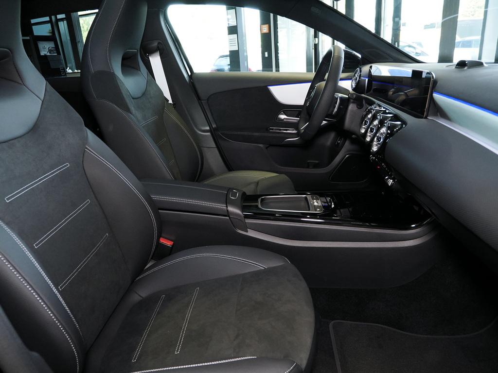 Mercedes-Benz A 250 e AMG NIGHT PANO MULTIBEAM DISTRONIC 360°