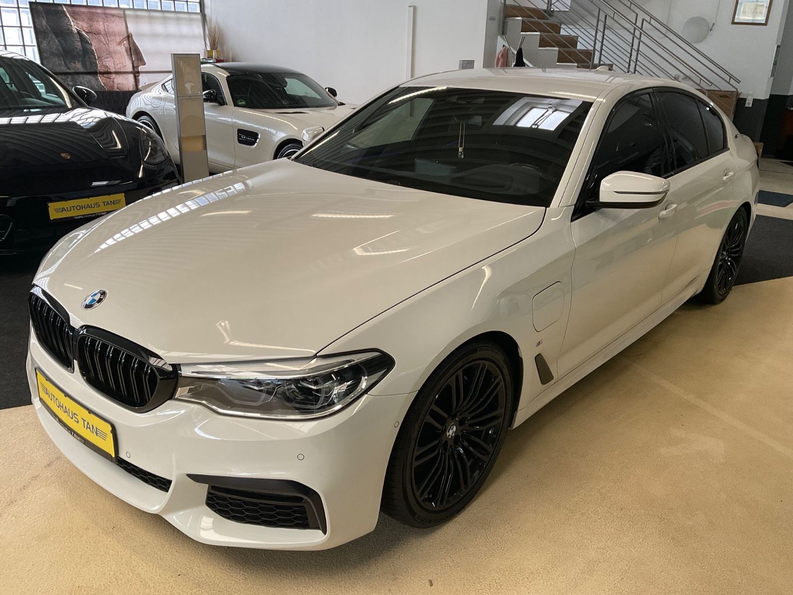 Fahrzeugabbildung BMW 530 e M Sport*Head-Up Display