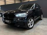 BMW X5 xDrive 30d LED/MPaket/HiFi/AHK/Kamera/HeadUp - BMW X5 mit Diesel-Antrieb: Schwarz, mit Apple Carplay