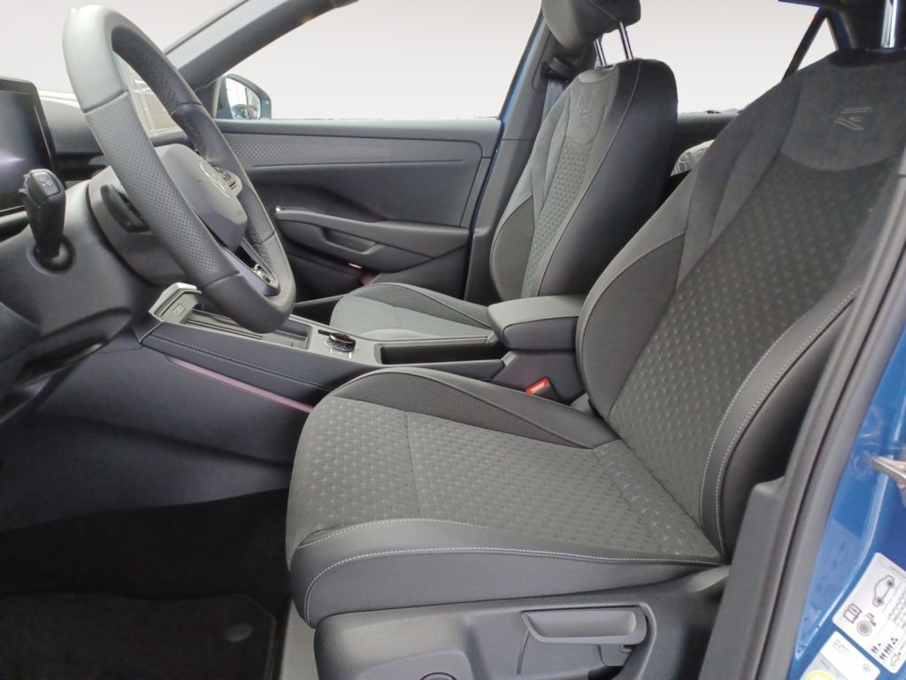 Fahrzeugabbildung Volkswagen T-Roc 1.5 eTSI DSG R-Line Black Style incl. WR