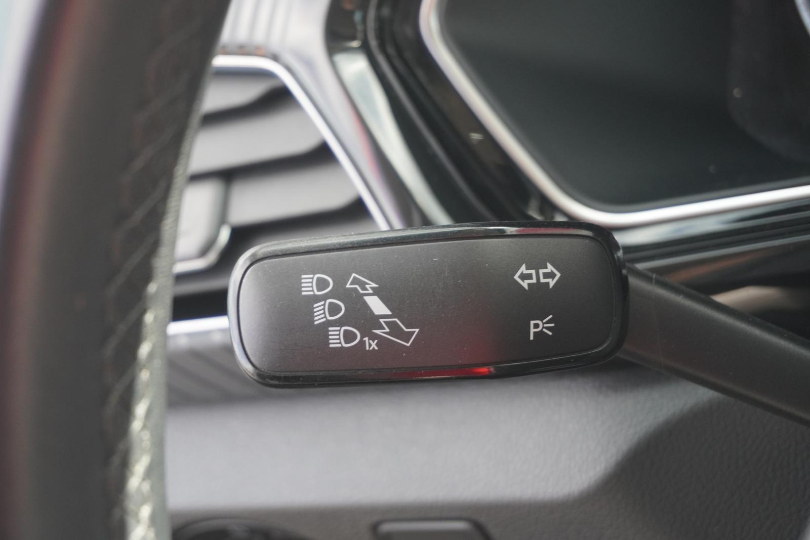 Volkswagen T-Cross 1.0 TSI  Style DSG LED Navi Teilleder