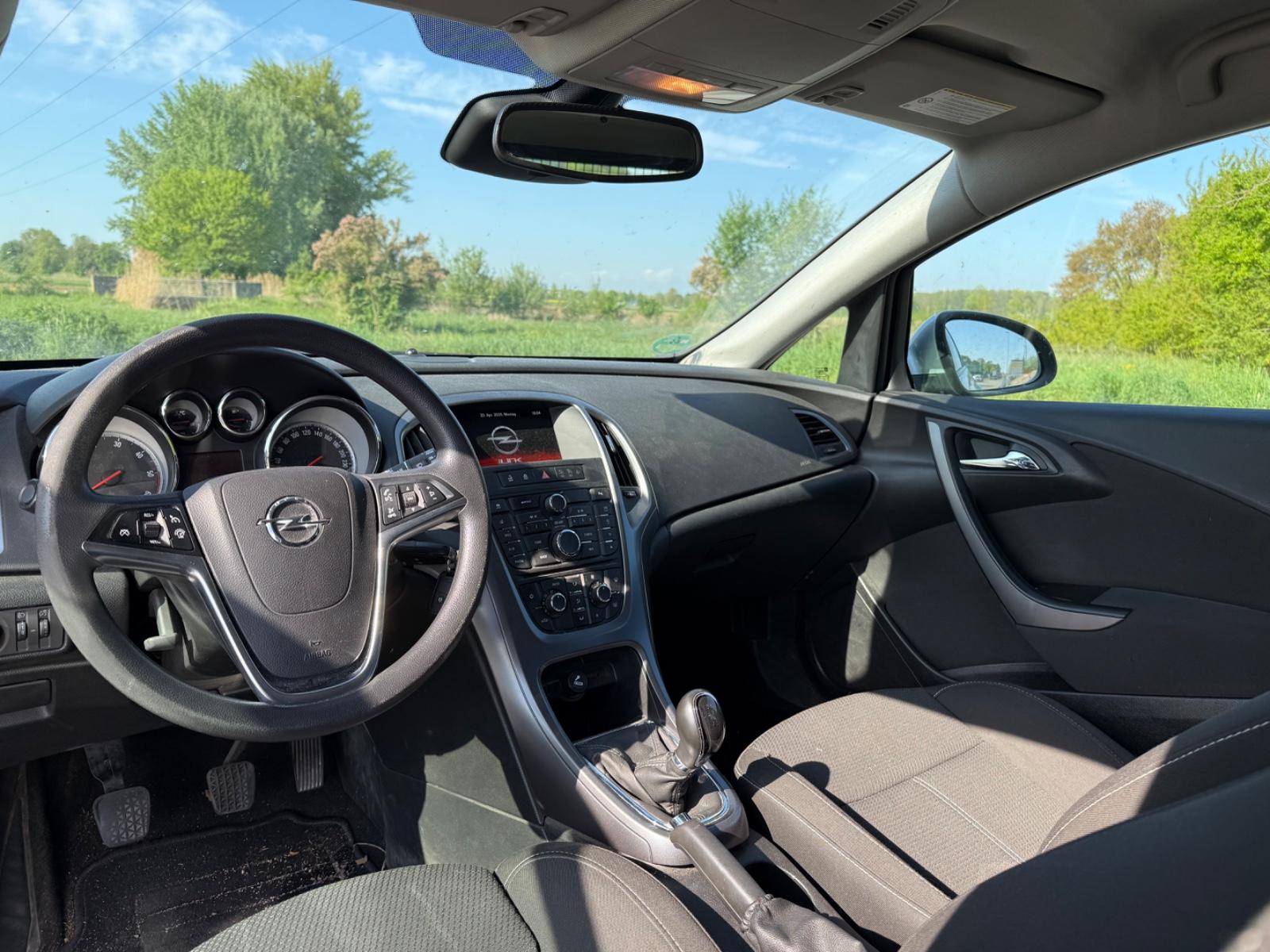 Opel Astra 2015 — photo 10