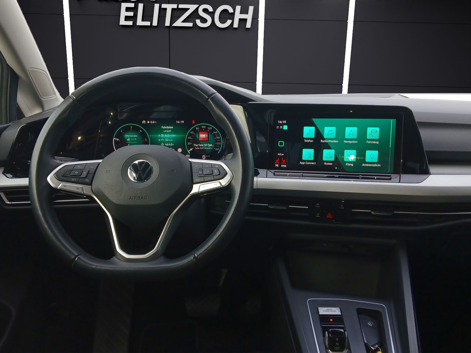 Fahrzeugabbildung Volkswagen Golf VIII Variant TDI Life DSG LED Navi AID ACC