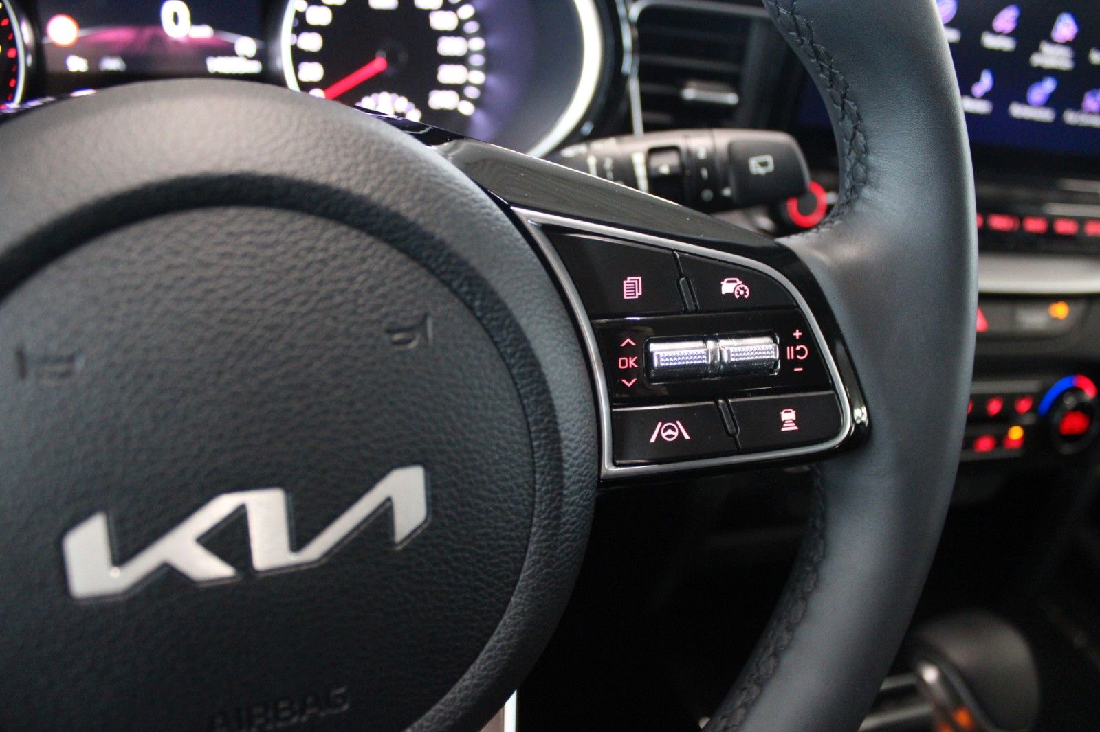 Fahrzeugabbildung Kia cee'd / Ceed Spirit Aut. LED NAVI ACC BLIS uvm.