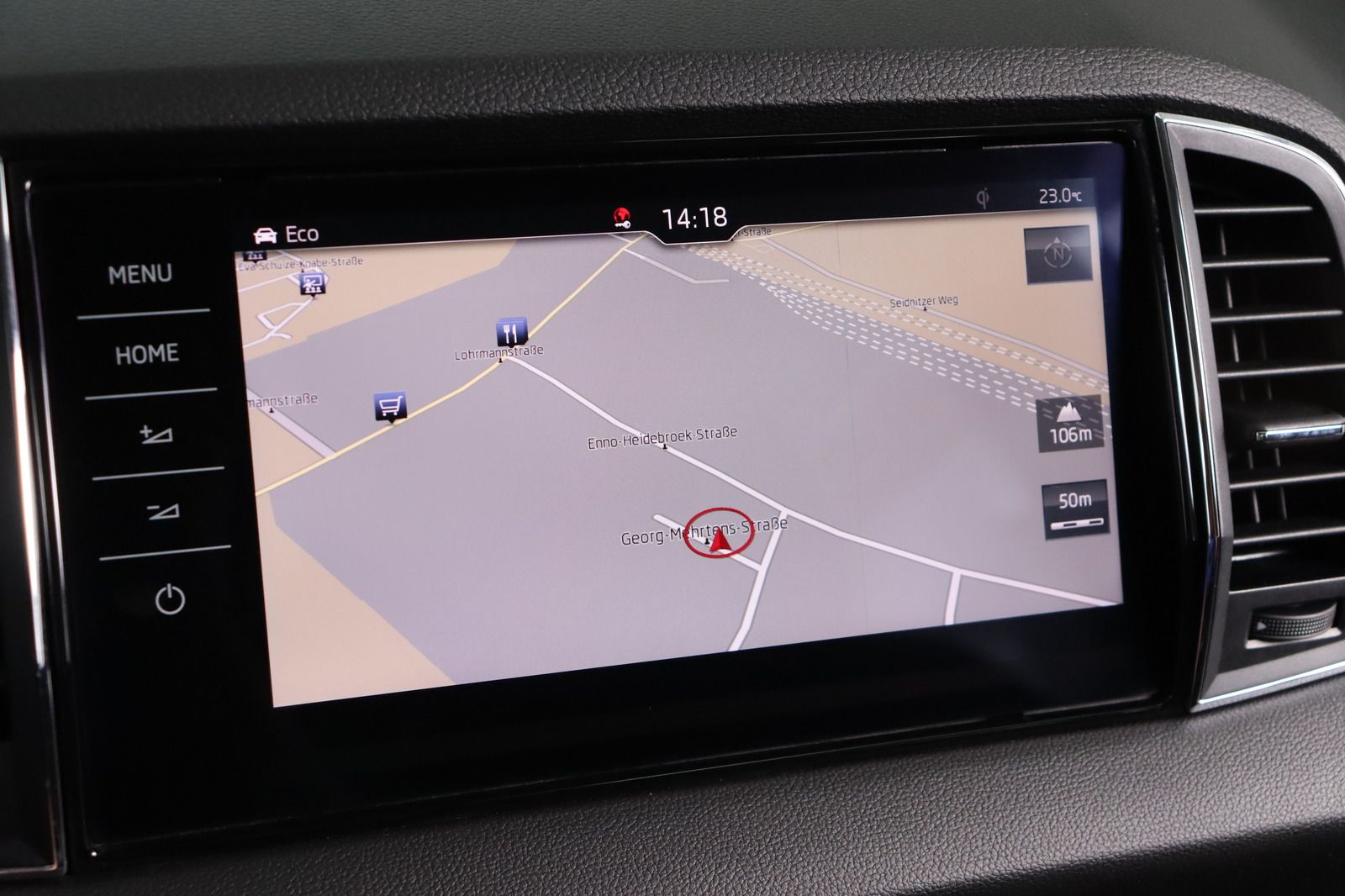 Fahrzeugabbildung SKODA Karoq 4x4 Memory * Navi * DSG * LED * AHK
