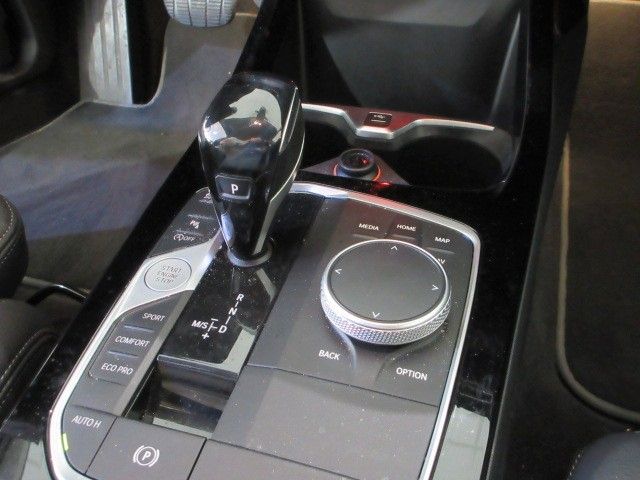 Fahrzeugabbildung BMW 118 i SportLine LED/NAVI/SHZ/PDC/AHK/STANDHZ/17"