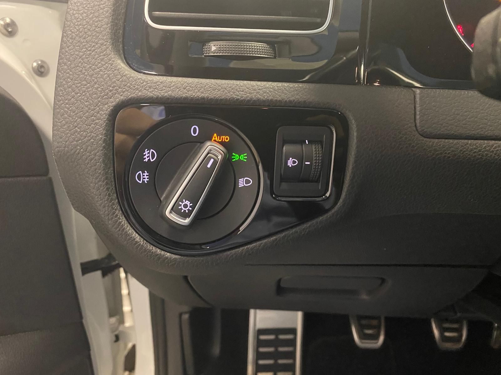 Fahrzeugabbildung Volkswagen Golf 2.0 TDI Allstar BMT KLIMA+NAVI+SITZHEIZ+PDC